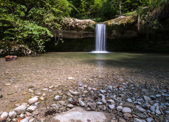 Bach mit Wasserfall
