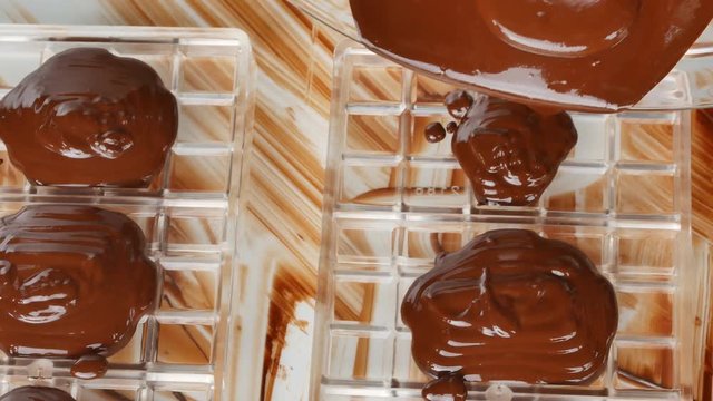 Tempering chocolate temperature for using a marble working surface