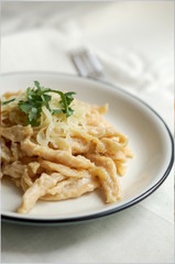 Käsespätzle mit Deko