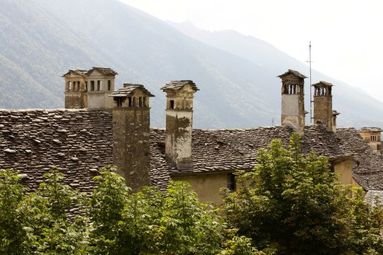 Classici comignoli della val Vigezzo