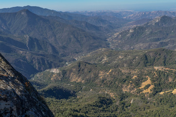 Obraz premium view of Generals Highway, Peaks Ridge, Kaweah river and San Joaquin valley from Moro Rock trail Sequoia National Park, California, USA