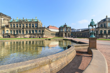 Architecture in old town of Dresden, afternoon foto.