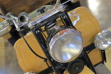 Fototapeta premium Fanale di motocicletta d'epoca