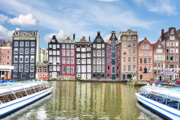Naklejka premium Amsterdam architecture and Damrak canal, Netherlands