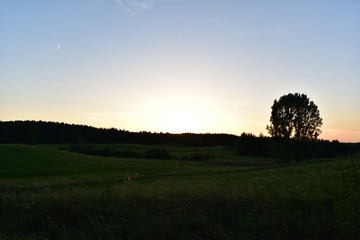 Fototapeta na wymiar zachód słońca na Mazurach