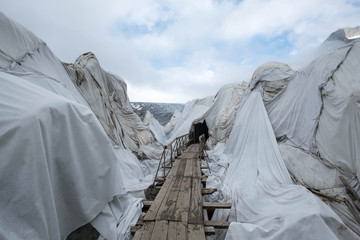 Gletscherhölen am Rhonegletscher in der Schweiz