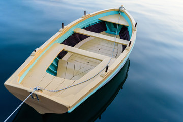Obraz premium Small boat at sea in the harbor