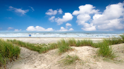 Nordsee, Strand auf Langeoog: Dünen, Meer, Entspannung, Ruhe, Erholung, Ferien, Urlaub, Glück, Freude,Meditation :)  - 217593884