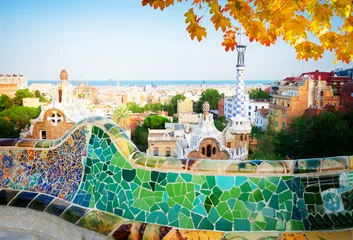 Foto op Aluminium Gaudi-bank en stadsgezicht van Barcelona vanaf park Guell, beroemd uitzicht op Barcelona, Spanje in de herfst © neirfy