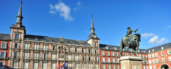 Fototapeta na wymiar Plaza Mayor square in Madrid Spain