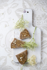 Brot mit Holunderblütengelee