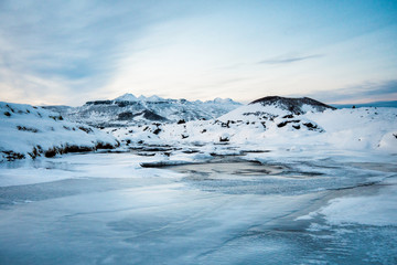Fototapeta na wymiar Paysage enneigé d'Islande