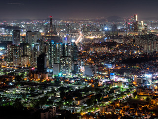 Fototapeta na wymiar Paysage urbain de Séoul, Corée du sud, la nuit