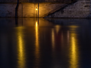 Paris inondé avec lampadaire