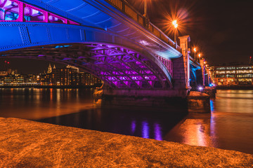 Fototapeta na wymiar London bridges at night
