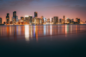 Fototapeta premium Brickell Skyline przed zachodem słońca