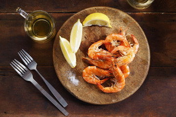  grilled  prawn with fresh lemon