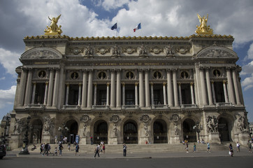 Fototapeta na wymiar Opera Garnier in Paris 