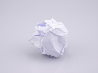 Obraz premium Crumpled paper balls on agray background