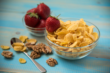 Corn Flakes with walnut and strawberries
