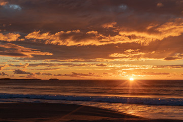 Fototapeta na wymiar Golden sunrise over the ocean