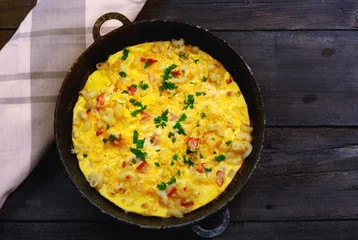 Tissu par mètre Oeufs sur le plat Traditional rustic omelette with bacon, pasta and greens .  Copy space