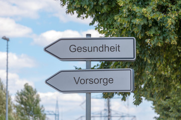 Wegweiser mit Gesundheit und Vorsorge
