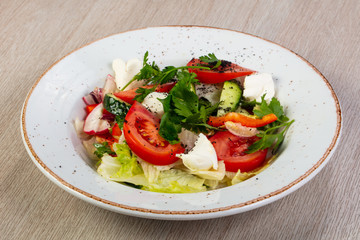 Salad with mozzarella