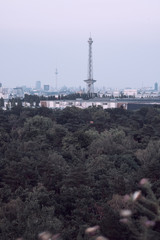 Fototapeta na wymiar Funkturm und Fernsehturm
