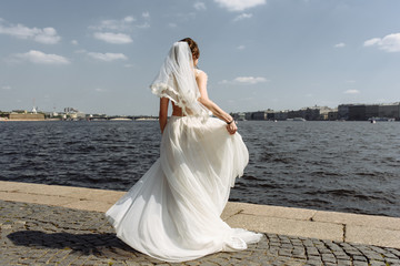 Fototapeta na wymiar Bride in white dress