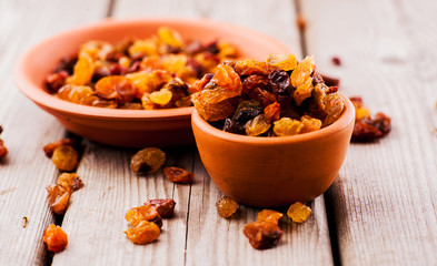 Fototapeta premium bowl of raisins
