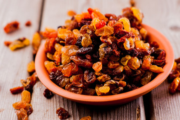  bowl of raisins
