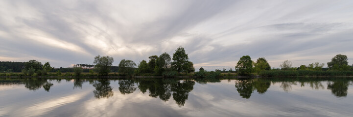 Panorama einer Flusslandschaft an der Havel im Naturpark Westhavelland