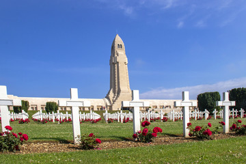 Obraz premium Verdun. Nécropole nationale de Douaumont. Meuse. Grand Est