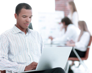 businessman typing on laptop.photo with copy space