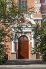 Fototapeta na wymiar Beautiful door in the Russian city Chita