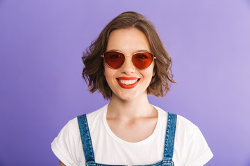 Naklejka premium Close up portrait of a cheerful young woman