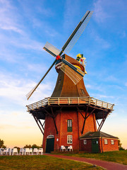 Greetsiel M&uuml;hle im Abendlicht