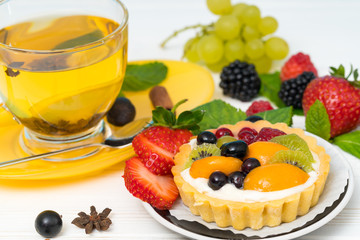 Fresh mixed fruit and cream pastry