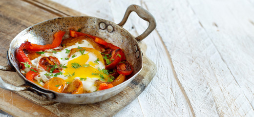 Fried egg with a bell pepper and tomatoes