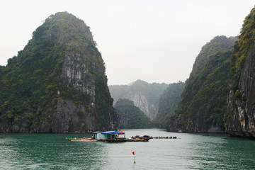 Fototapeta na wymiar Ha Long bay, Vietnam