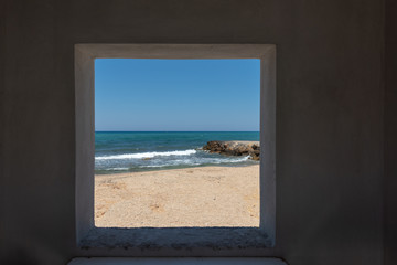 Fototapeta na wymiar Window to the Beach