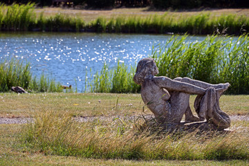 Teich mit Statue in Borgholm auf Öland Schweden © aro49