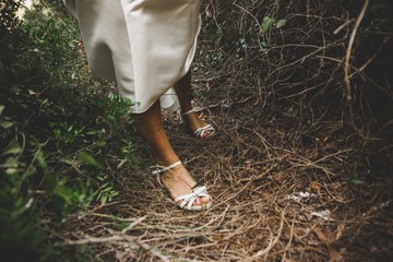 Detail of a white and elegant wedding dress.