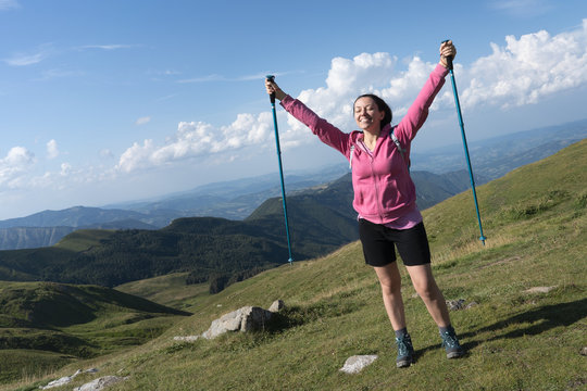 escursionista amatoriale raggiunge la vetta del lago scaffaiolo
