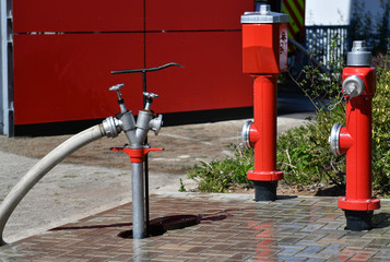 Fototapeta na wymiar Hydranten und Standrohr 