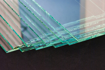 Sheets of Factory manufacturing tempered clear float glass panels cut to size