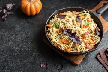 Spaghetti pasta with pumpkin and bacon