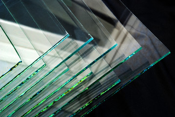 Sheets of Factory manufacturing tempered clear float glass panels cut to size