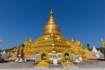 Fototapeta premium Kuthodaw Pagoda in Mandalay, Myanmar